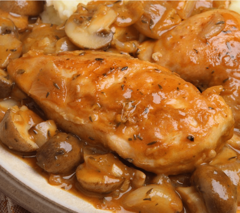 Ragoût de poulet champignons et sauce chasseur